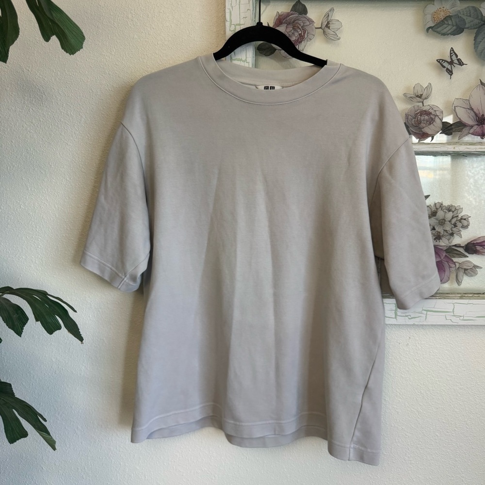 Uniqlo Light Gray Men's Short Sleeve Tee